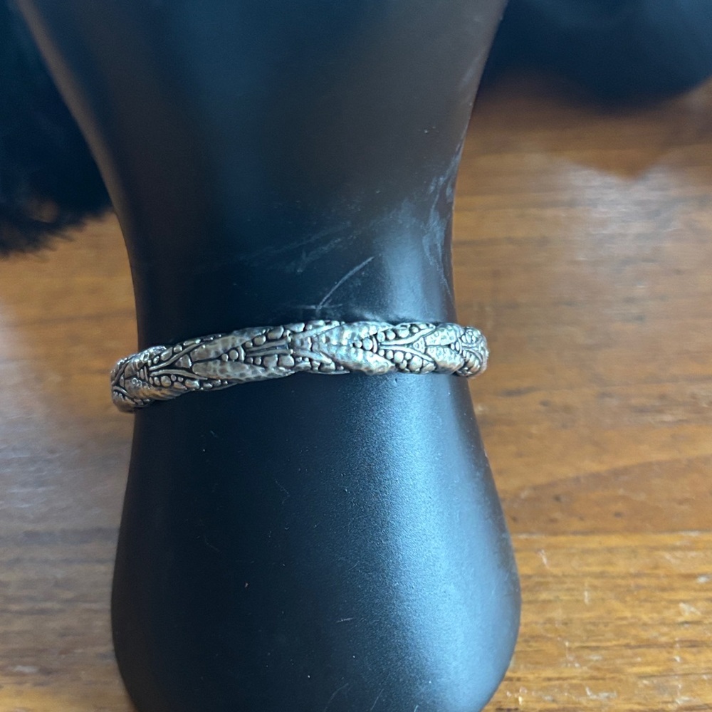 Sarda Artisans of Bali™️  .925 hinged water mark/hammered design bangle bracelet